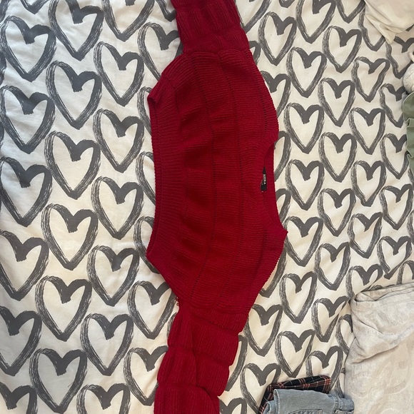 Cropped puffy red sweater perfect for Christmas and Parties - Picture 7 of 7